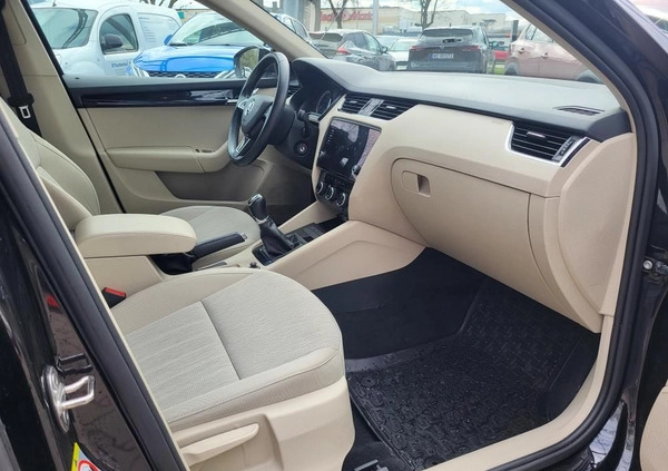 Skoda Octavia cena 69600 przebieg: 128000, rok produkcji 2019 z Rabka-Zdrój małe 631